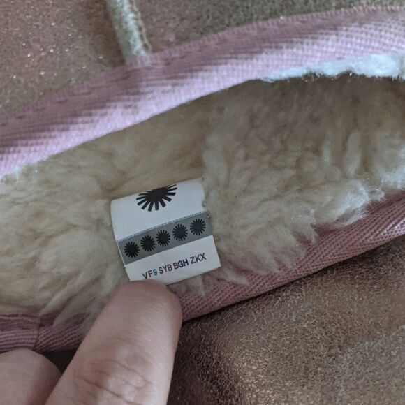 UGG | Kid's Classic II Metallic Glitter Boots In Pink - Picture 6 of 9